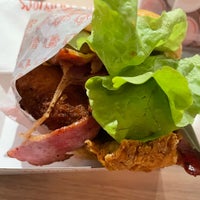 Photo taken at Betty&amp;#39;s Burgers by Natapaun S. on 10/21/2022