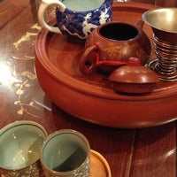 4/14/2013 tarihinde Hui W.ziyaretçi tarafından Seven Cups Fine Chinese Teas'de çekilen fotoğraf