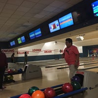 Foto diambil di Winnetka Bowl oleh Lissette R. pada 8/21/2017