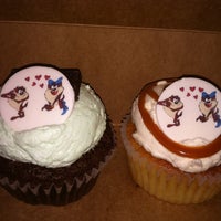 Das Foto wurde bei Pandora&amp;#39;s Cupcakes von James C. am 5/10/2013 aufgenommen