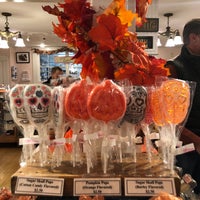 Foto tomada en Chatham Candy Manor  por Lili R. el 10/13/2019