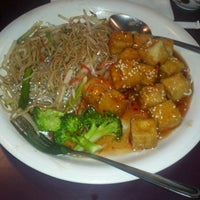Photo taken at Moon Thai Express by Jess Anne F. on 7/31/2013
