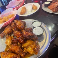 Photo taken at Pluckers Wing Bar by Lord M. on 3/13/2022