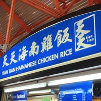 Photo taken at Tian Tian Hainanese Chicken Rice by Ryan A. on 4/27/2013