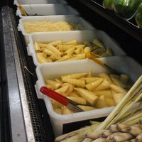 Foto tomada en Pacific Ocean International Supermarket  por Shin K. el 12/22/2012