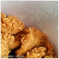 รูปภาพถ่ายที่ KFC โดย Fauzia J. เมื่อ 6/12/2015