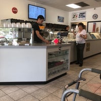 Foto scattata a The Yogurt Place Working Cow da Irveltz L. il 7/18/2018