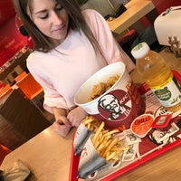 4/2/2018 tarihinde 🤙🏽Mike L.ziyaretçi tarafından KFC'de çekilen fotoğraf