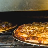 9/29/2017 tarihinde Paesanos Pizzeriaziyaretçi tarafından Paesanos Pizzeria'de çekilen fotoğraf