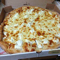 7/12/2013 tarihinde Marissaziyaretçi tarafından Krispy Pizza'de çekilen fotoğraf