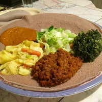 Das Foto wurde bei Mudai Ethiopian Restaurant von Coco am 11/22/2015 aufgenommen