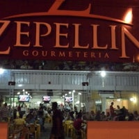 รูปภาพถ่ายที่ Zepellin Gourmeteria โดย Bauer M. เมื่อ 1/14/2013