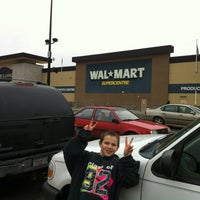 Foto tirada no(a) Walmart Supercentre por Felicia C. em 1/16/2013