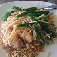 Foto diambil di Thai Siam Restaurant oleh Jeff G. pada 8/4/2015