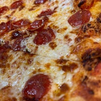9/26/2022 tarihinde Karenziyaretçi tarafından Sgt. Pepperoni&amp;#39;s Pizza Store'de çekilen fotoğraf