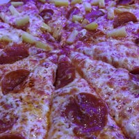 Das Foto wurde bei Ray&amp;#39;s Pizza von Karen am 1/7/2020 aufgenommen