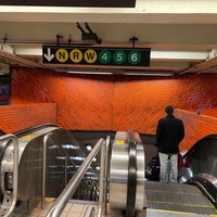 Photo taken at MTA Subway - Lexington Ave/59th St (4/5/6/N/R/W) by Sha F. on 12/18/2022