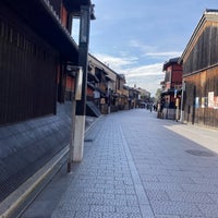 Photo taken at Hanami-koji Street by おこのみ on 1/24/2024