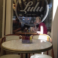 Photo taken at Lulu - Café Pâtisserie (לולו קפה פטיסרי) by Tal R. on 9/20/2013