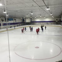 Foto diambil di Port Washington Skating Center oleh Wendy S. pada 1/10/2016