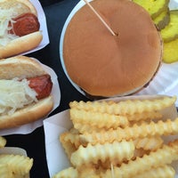 7/29/2015 tarihinde Andrea M.ziyaretçi tarafından Stewart&amp;#39;s Root Beer Drive-In'de çekilen fotoğraf