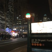 Photo taken at MTA Subway - 42nd St/Bryant Park (B/D/F/M/7) by Andrea M. on 12/21/2016