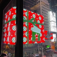 รูปภาพถ่ายที่ R Lounge at Two Times Square โดย Andrea M. เมื่อ 12/8/2023