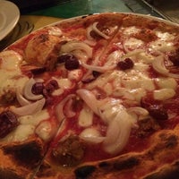 10/31/2014 tarihinde Andrea M.ziyaretçi tarafından Pizza Mezzaluna'de çekilen fotoğraf