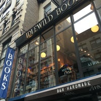 Foto scattata a Idlewild Books da Andrea M. il 5/10/2016