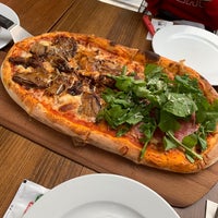 Foto tirada no(a) Metre Pizza por Ceyda O. em 11/19/2019