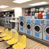 Das Foto wurde bei Crisp Laundry von Crisp Laundry am 12/8/2017 aufgenommen