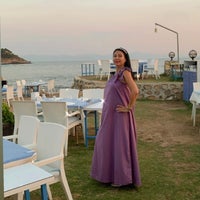 Das Foto wurde bei Güverte Balık Restaurant von Işıl U. am 9/7/2021 aufgenommen
