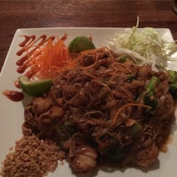 Foto scattata a Jasmine Blossom Thai Cuisine da Kenny K. il 1/12/2015