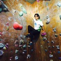 Foto tirada no(a) Just Climb Bouldering Gym por Kayun em 12/30/2015