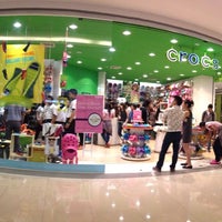 crocs central world