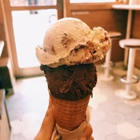 Photo taken at Van Leeuwen Ice Cream by Yuka U. on 6/3/2017