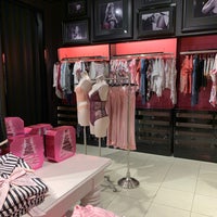 Photo taken at Victoria&amp;#39;s Secret PINK by Carlos J. on 12/24/2019