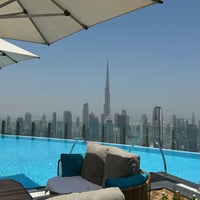 Foto tirada no(a) SLS Dubai Hotel &amp;amp; Residences por 🧜🏻‍♀️ em 4/27/2024