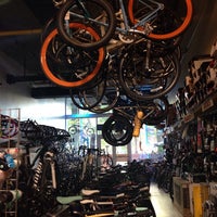 Photo prise au Miami Bike Shop.Co par 🦁 ☀. le10/30/2014