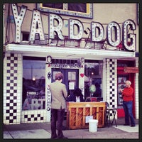 Das Foto wurde bei Yard Dog Folk Art von Brian F. am 3/21/2013 aufgenommen