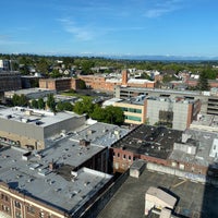 Foto diambil di Graduate Seattle oleh Fred D. pada 5/17/2021