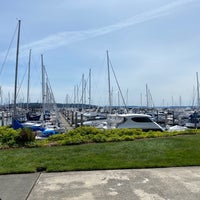 Photo taken at Maggie Bluffs Marina Grill by Fred D. on 5/26/2021