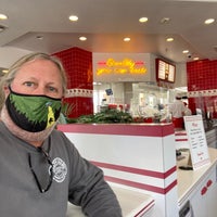 Photo taken at In-N-Out Burger by Fred D. on 2/23/2021