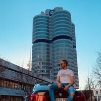 Foto diambil di BMW-Hochhaus (Vierzylinder) oleh 𝐀𝐇𝐌𝐄𝐓 𝐏𝐔𝐋𝐋𝐀 pada 3/5/2021