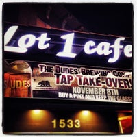 Foto tirada no(a) Lot 1 Cafe por The Dudes&amp;#39; Brewing Co. em 11/9/2013