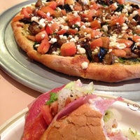 Снимок сделан в Frank&amp;#39;s Pizza &amp;amp; Pasta пользователем Dave F. 2/17/2013