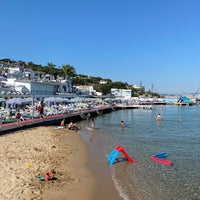 Photo taken at Nakibey Plaj Tesisleri by ⚓yaşar⚓ on 8/31/2020