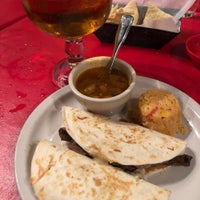 Foto tomada en Ajuúa! Mexican Grill  por Levi C. el 5/24/2019