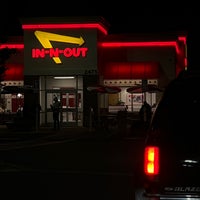 Photo taken at In-N-Out Burger by Nazar D. on 4/28/2022
