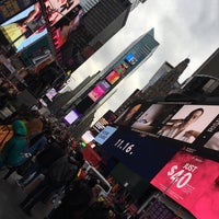 รูปภาพถ่ายที่ The Gallivant Times Square โดย Fahedan เมื่อ 10/27/2018